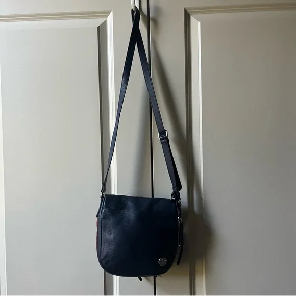 Like New Vince Camuto Navy Crossbody bag with red accents - Picture 3 of 9